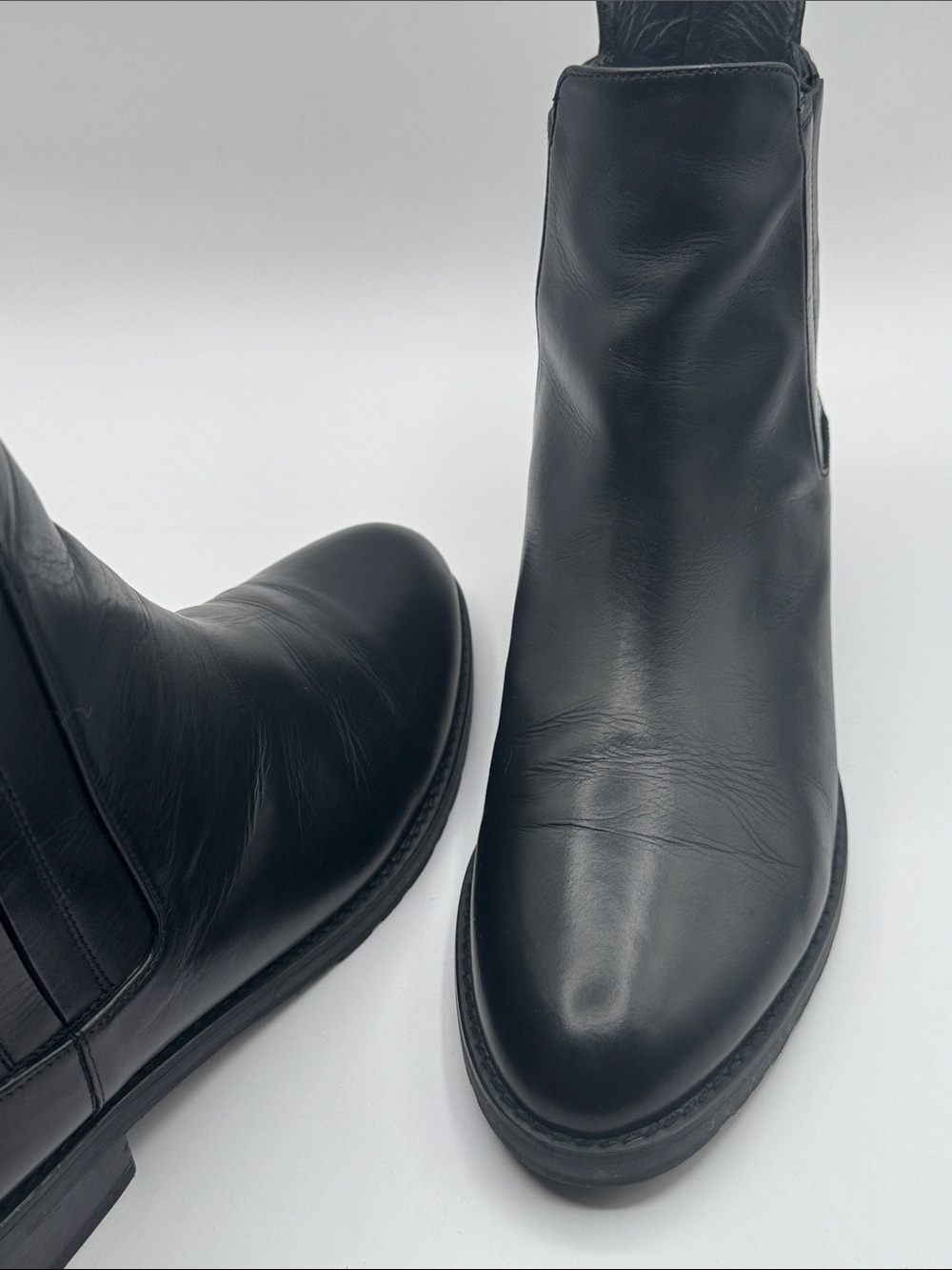 Stuart Weitzman Black Leather Chelsea Chukka Boot Elastic Sides Pull-On Size 7.5 - Picture 6 of 6